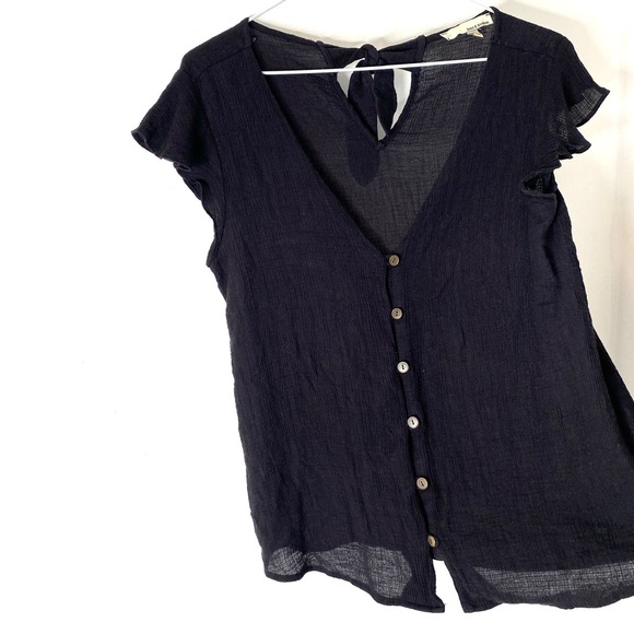 june & hudson Black Flutter Sleeve V-Neck Button Top - Picture 4 of 8